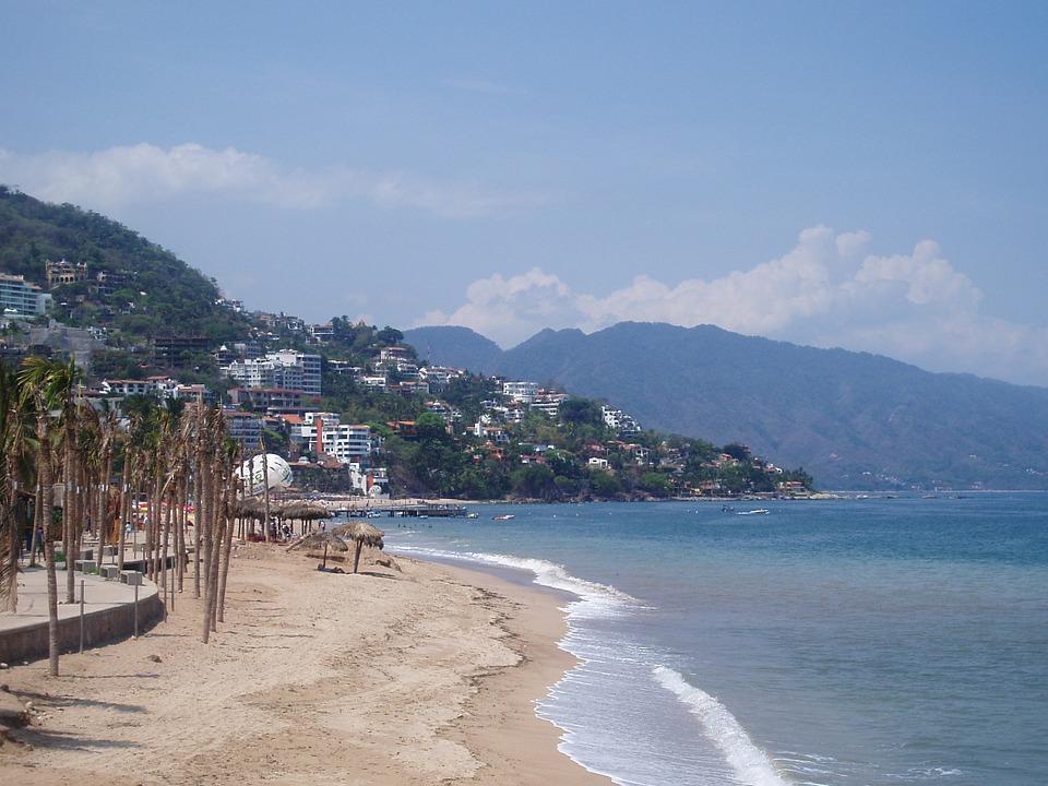 Nota sobre  Puerto Vallarta reabre, pero con numerosas restricciones