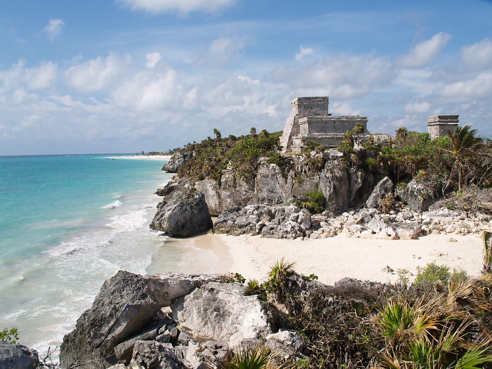 Nota sobre  Turismo post-Covid 19: reabren playas del Caribe Mexicano con reglas de protección sanitaria