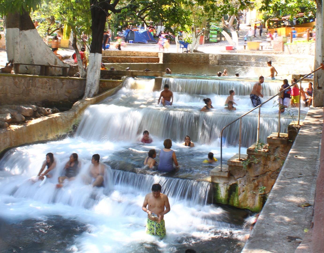 Nota sobre Fin de semana en los balnearios de Tequesquitengo