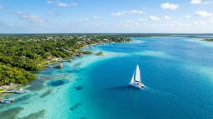 Bacalar: Guía definitiva para el viajero moderno. Descubre los secretos mejor guardados, desde cenotes escondidos hasta la ruta gastronómica imperdible